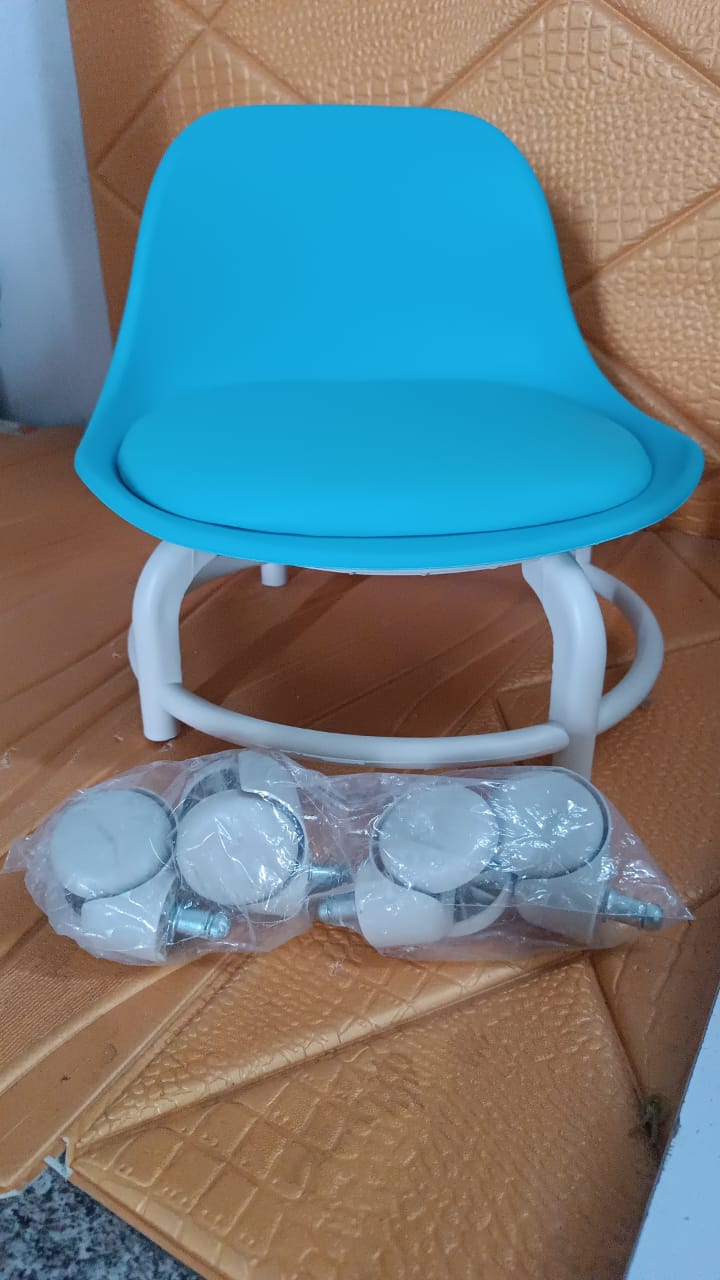 Plastic Low Round Rolling Stool with Wheels Pedicure Stool (1 pc / Mix Color) Plastic Low Round Rolling Stool with Wheels Pedicure Stool (1 pc / Mix Color)